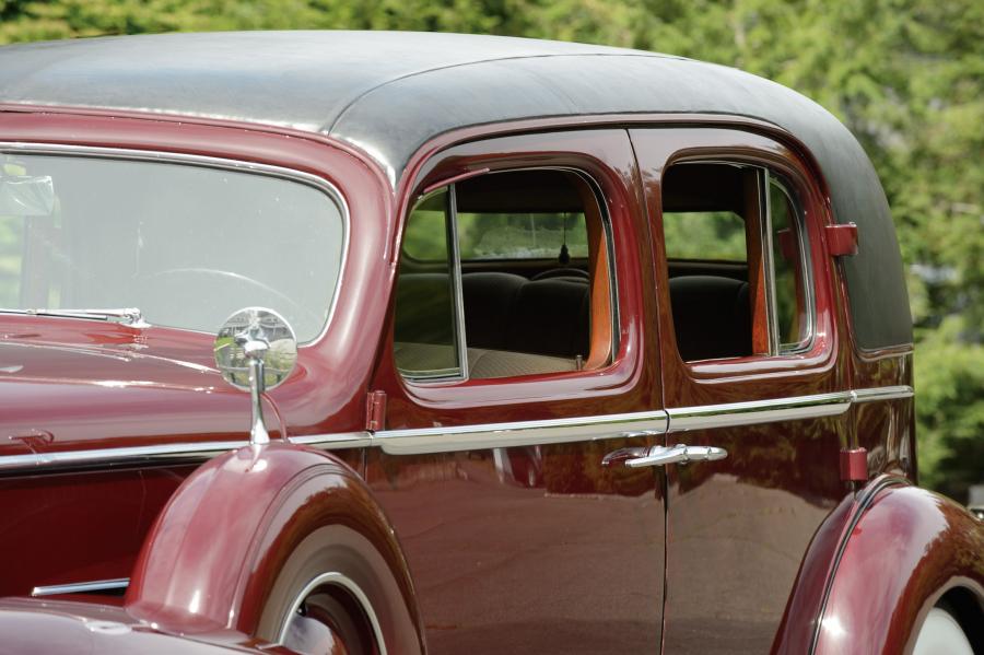  Cadillac Twelve Formal Sedan by Fleetwood 1937 года  (фото 18 из 26)